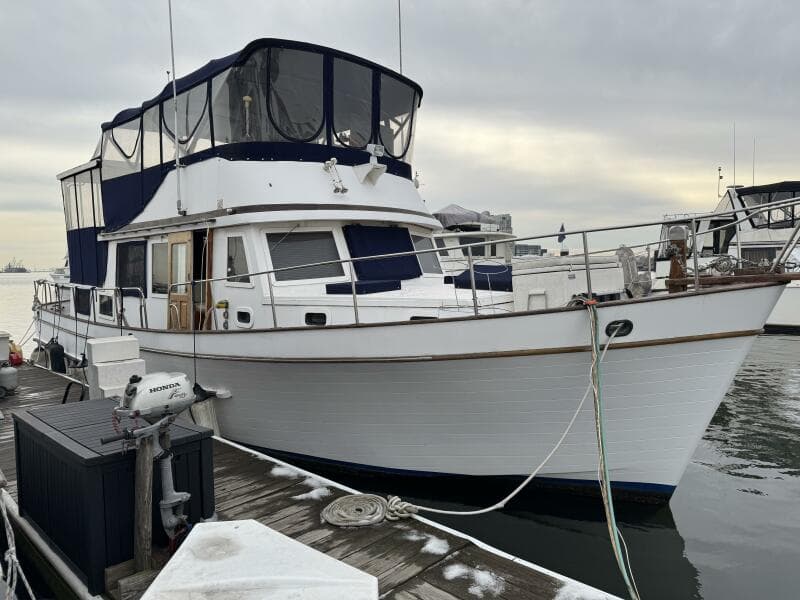 44'Marine Trader Starboard Profile
