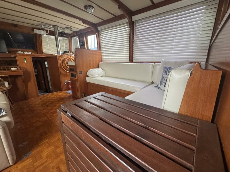 44' Marine Trader Salon Fwd Starboard