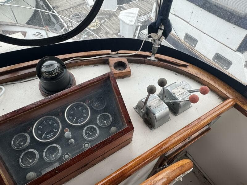 44' Marine Trader Flybridge Helm Controls