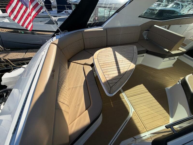 2023 Sea Ray 320 Outboard