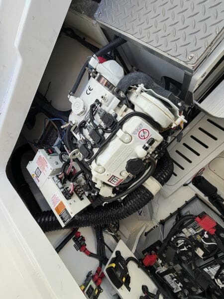 2023 Sea Ray 320 Outboard