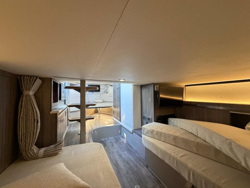 2023 Sea Ray 320 Outboard