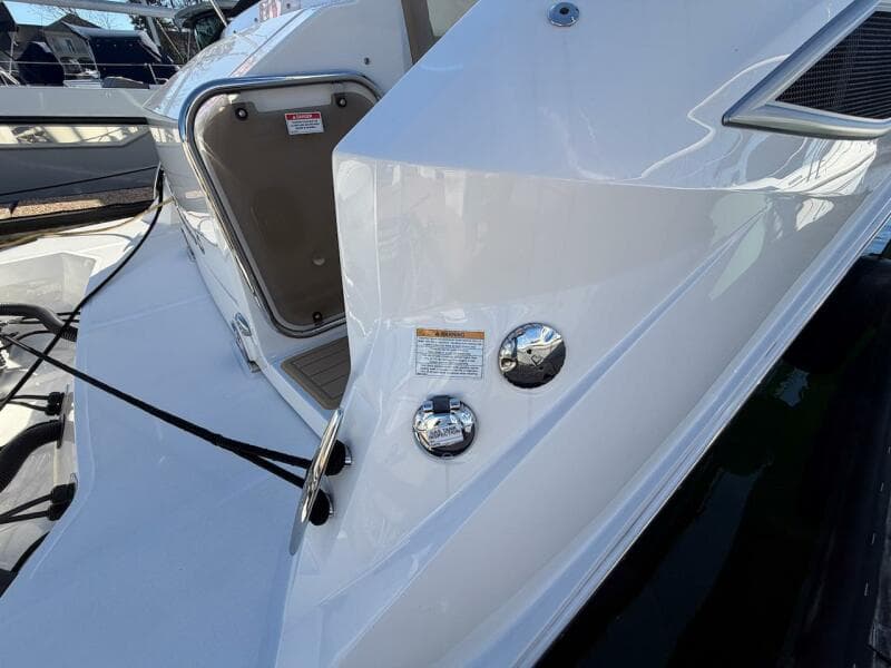 2023 Sea Ray 320 Outboard