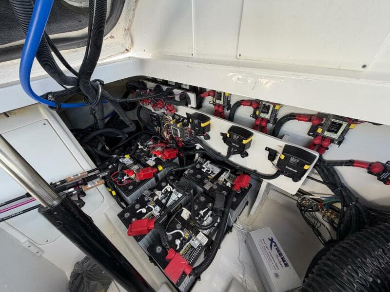 2023 Sea Ray 320 Outboard