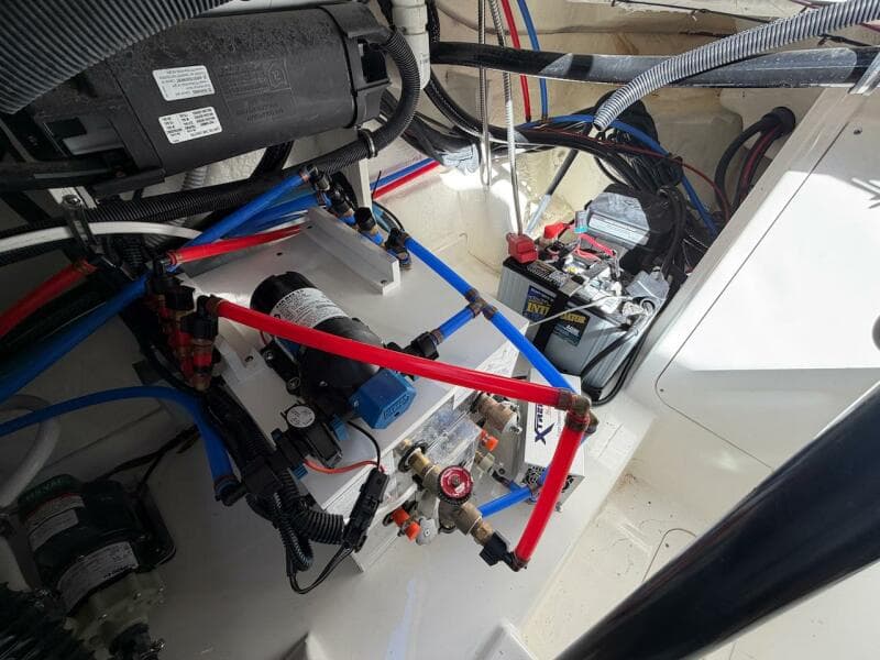 2023 Sea Ray 320 Outboard