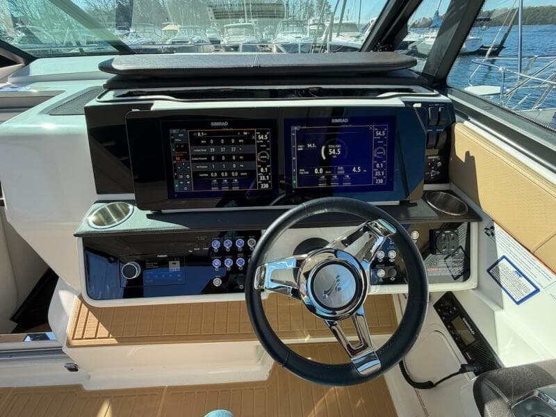 2023 Sea Ray 320 Outboard