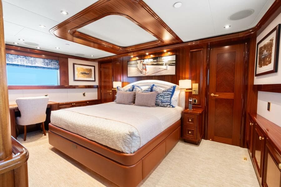 2010 Westport Superyacht
