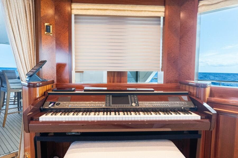 2010 Westport Superyacht