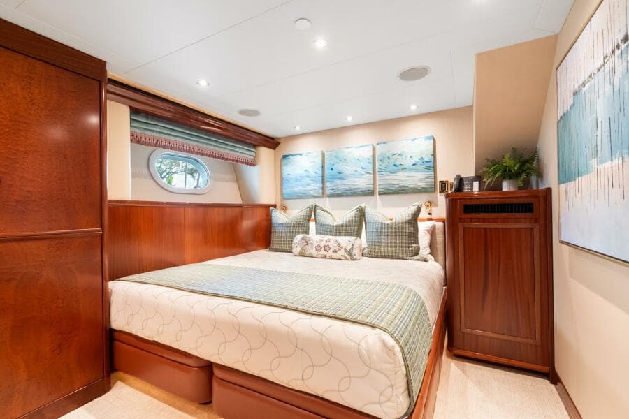 2010 Westport Superyacht