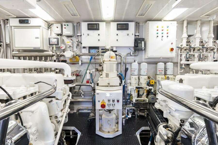 2010 Westport Superyacht