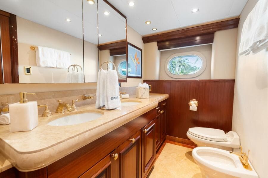 2010 Westport Superyacht