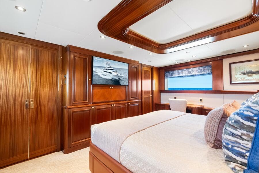 2010 Westport Superyacht