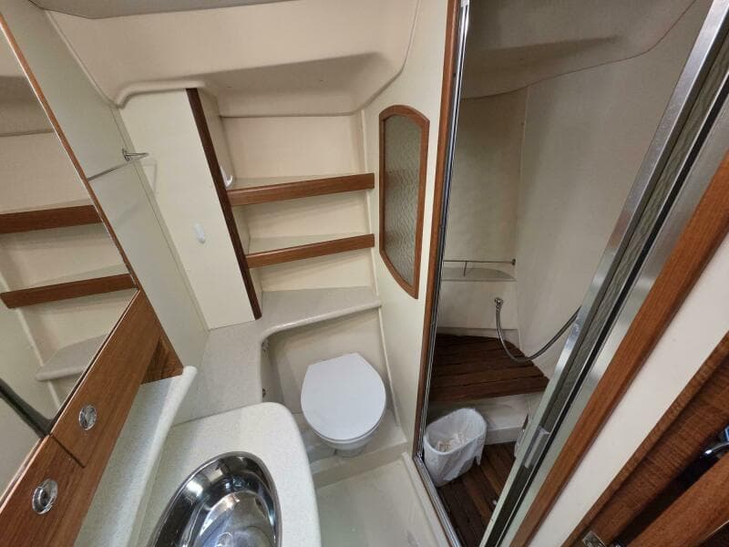 Vee berth head with shower compartment
