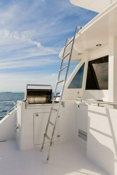 2010 Horizon Enclosed Pilothouse