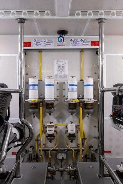 2010 Horizon Enclosed Pilothouse