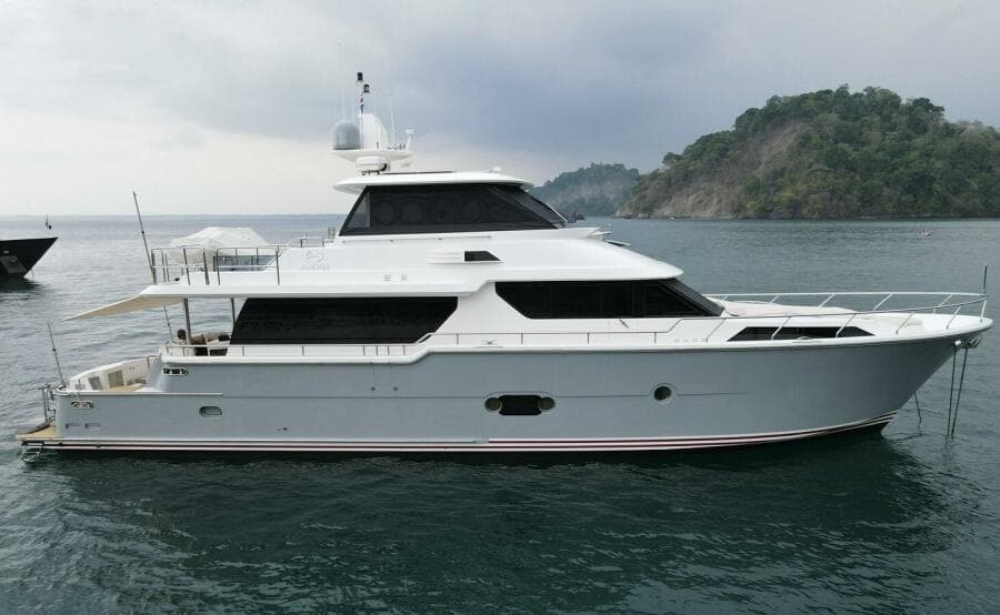 2010 Horizon Enclosed Pilothouse