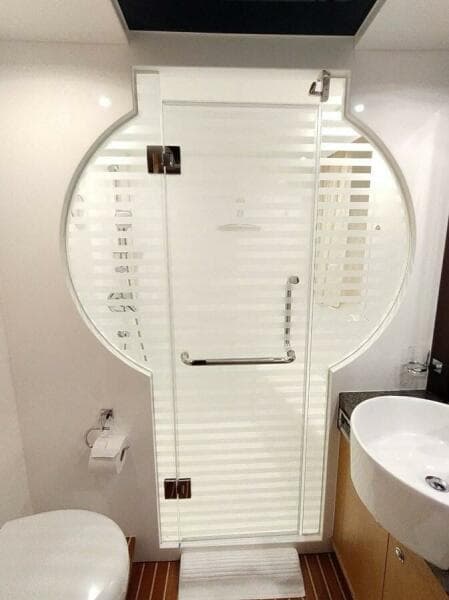 2010 Horizon Enclosed Pilothouse