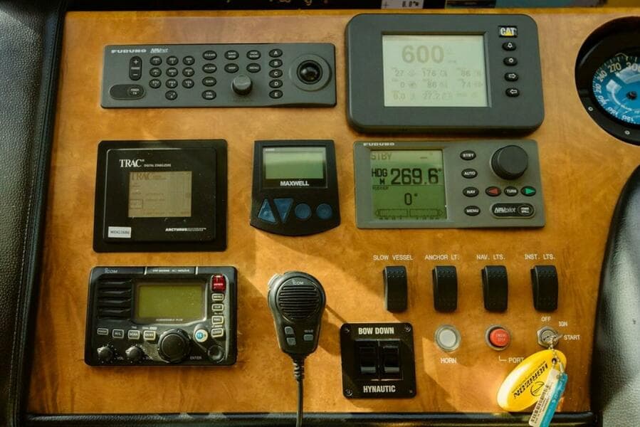 2010 Horizon Enclosed Pilothouse