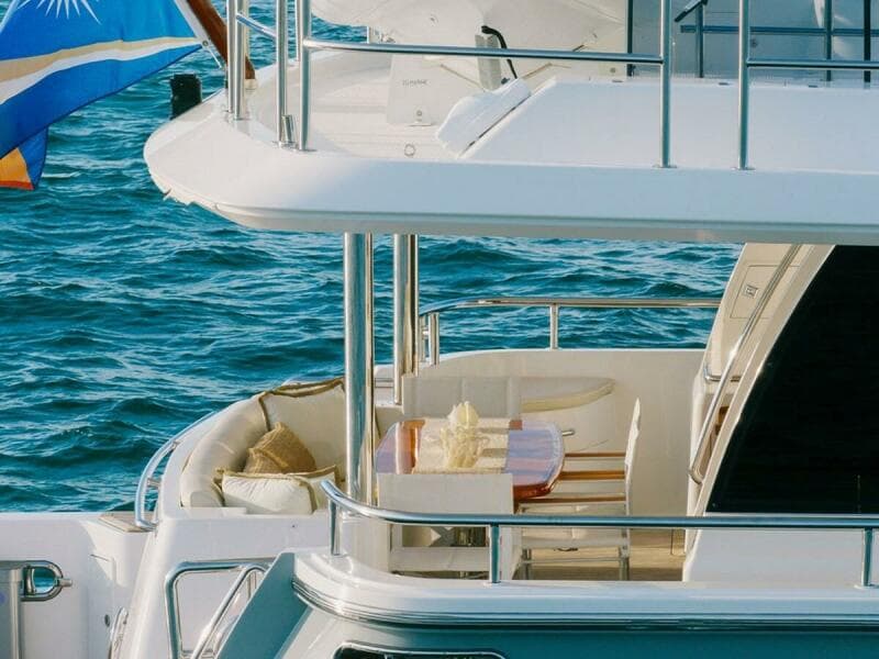 2010 Horizon Enclosed Pilothouse