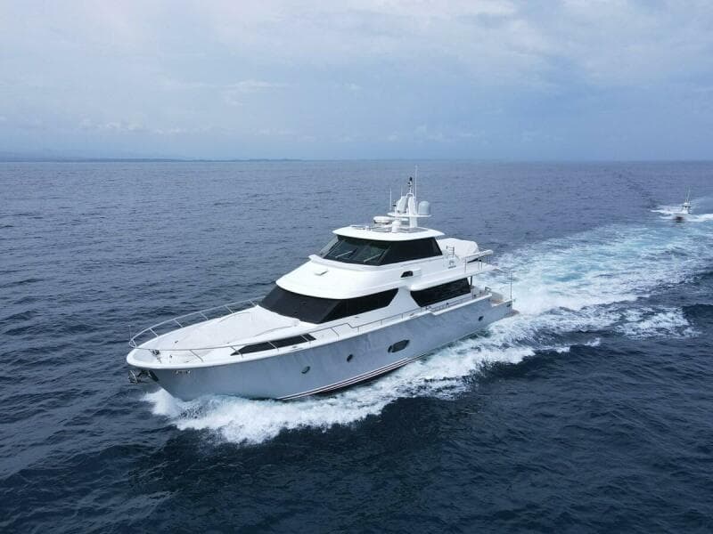 2010 Horizon Enclosed Pilothouse