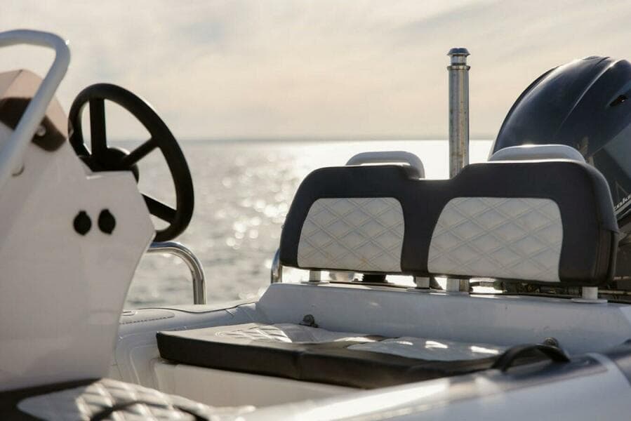 2010 Horizon Enclosed Pilothouse