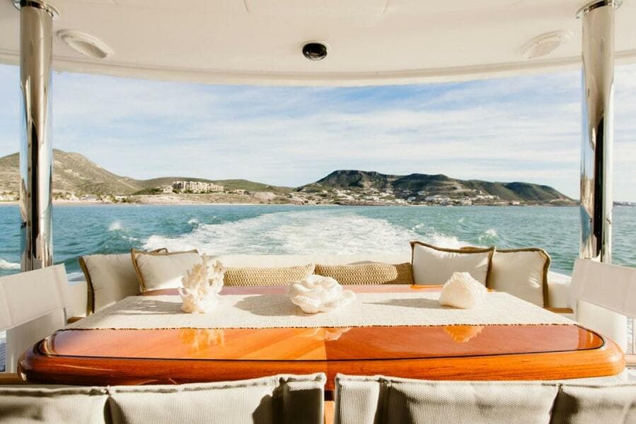 2010 Horizon Enclosed Pilothouse