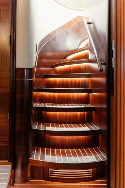 2010 Horizon Enclosed Pilothouse