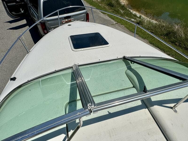 1999 Sea Ray 215 Express Cruiser