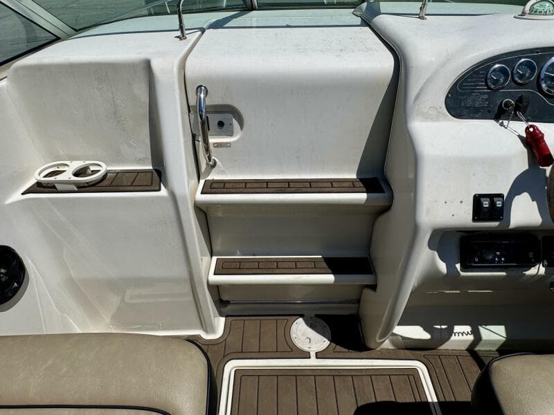 1999 Sea Ray 215 Express Cruiser