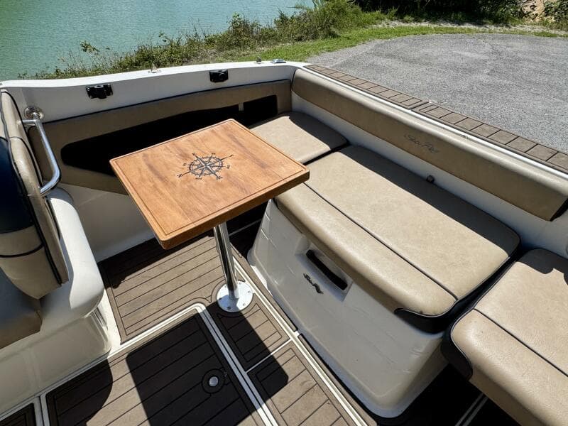 1999 Sea Ray 215 Express Cruiser