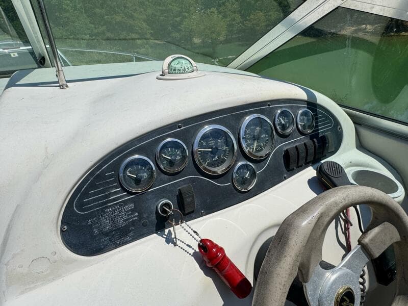 1999 Sea Ray 215 Express Cruiser