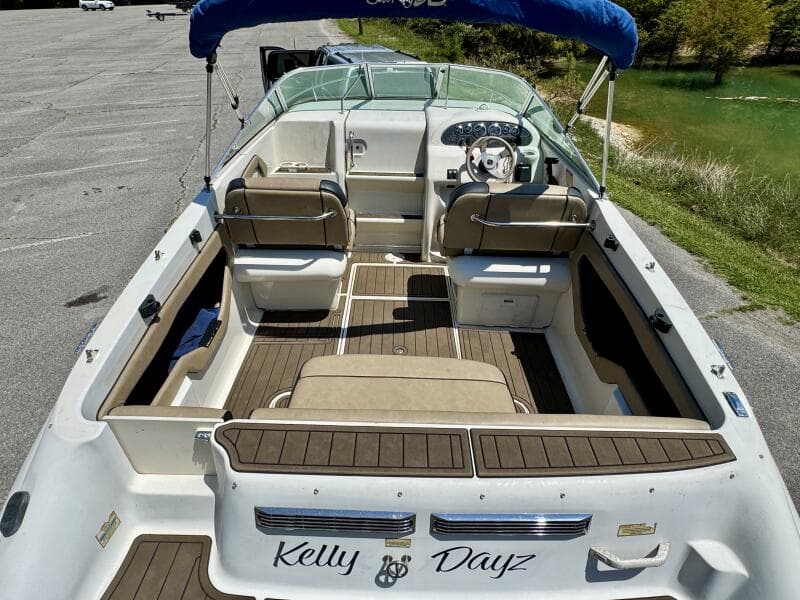 1999 Sea Ray 215 Express Cruiser