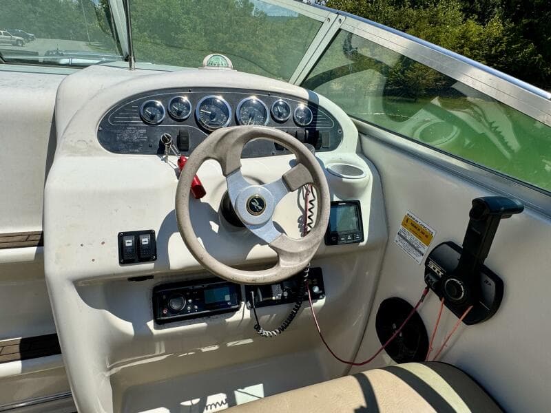 1999 Sea Ray 215 Express Cruiser