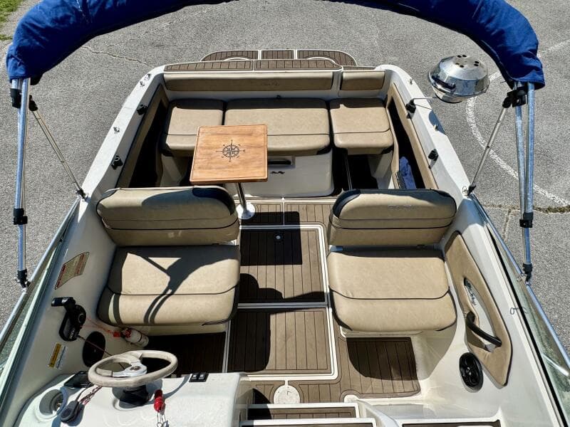 1999 Sea Ray 215 Express Cruiser
