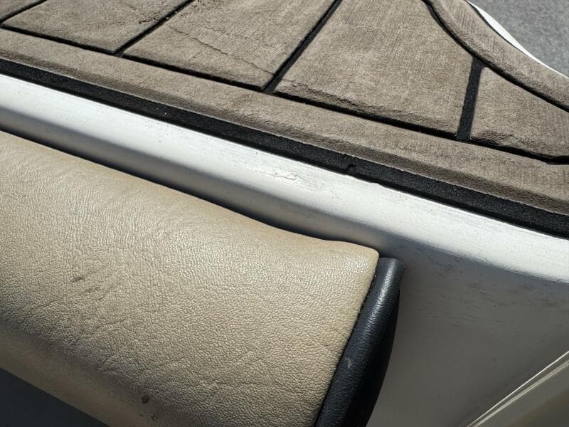 1999 Sea Ray 215 Express Cruiser