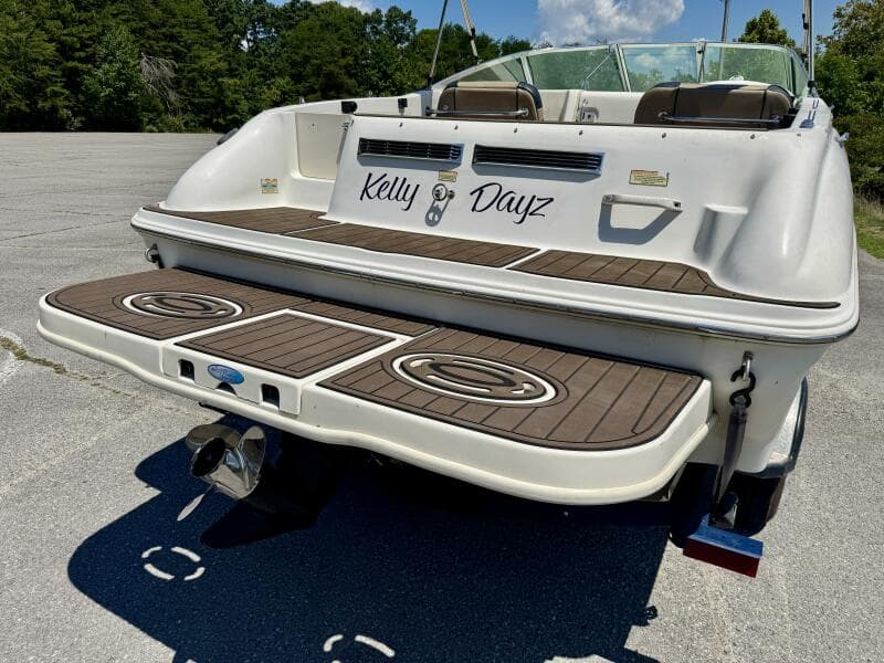 1999 Sea Ray 215 Express Cruiser