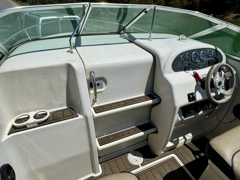 1999 Sea Ray 215 Express Cruiser