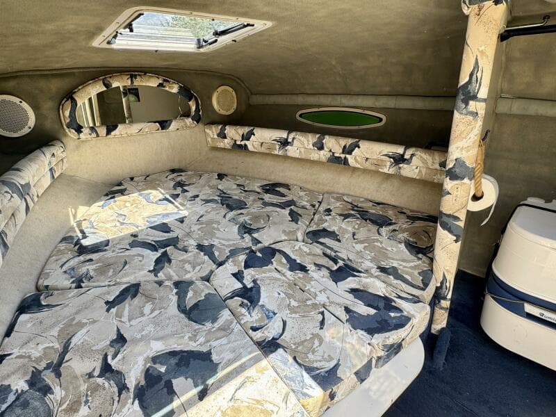 1999 Sea Ray 215 Express Cruiser