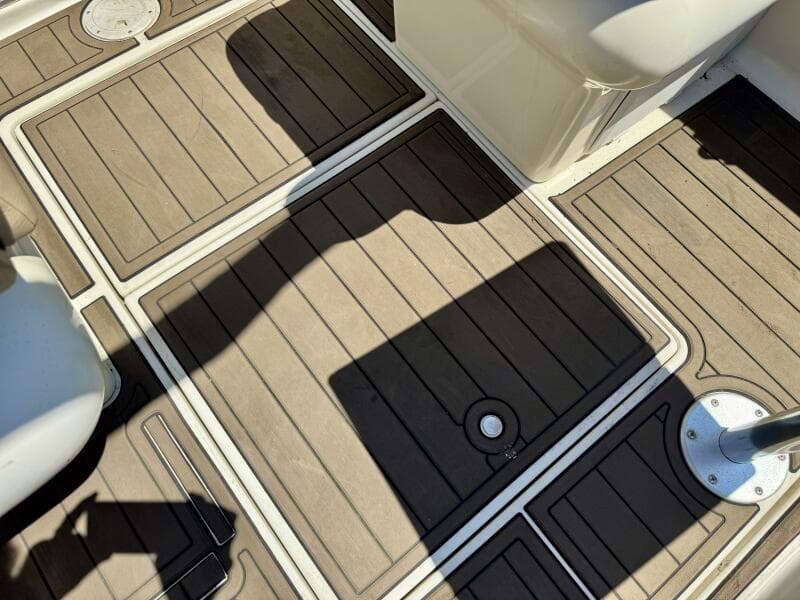 1999 Sea Ray 215 Express Cruiser