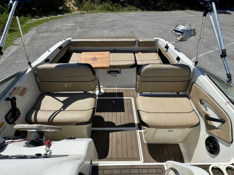 1999 Sea Ray 215 Express Cruiser