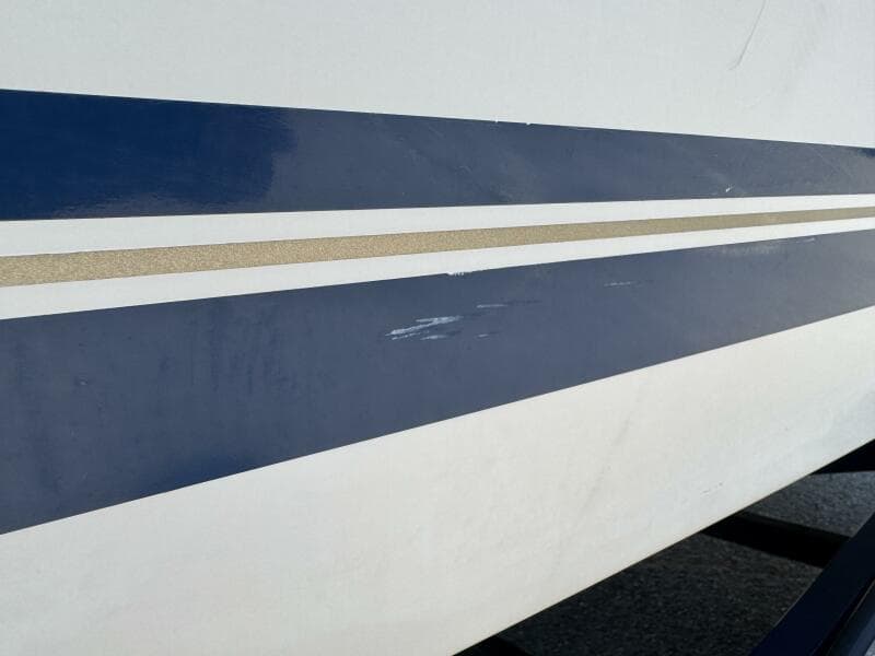 1999 Sea Ray 215 Express Cruiser