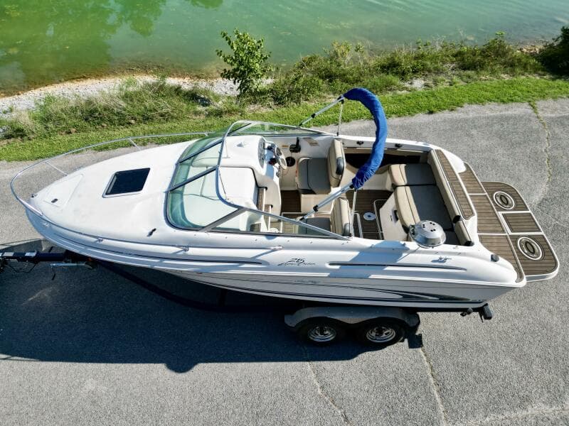 1999 Sea Ray 215 Express Cruiser