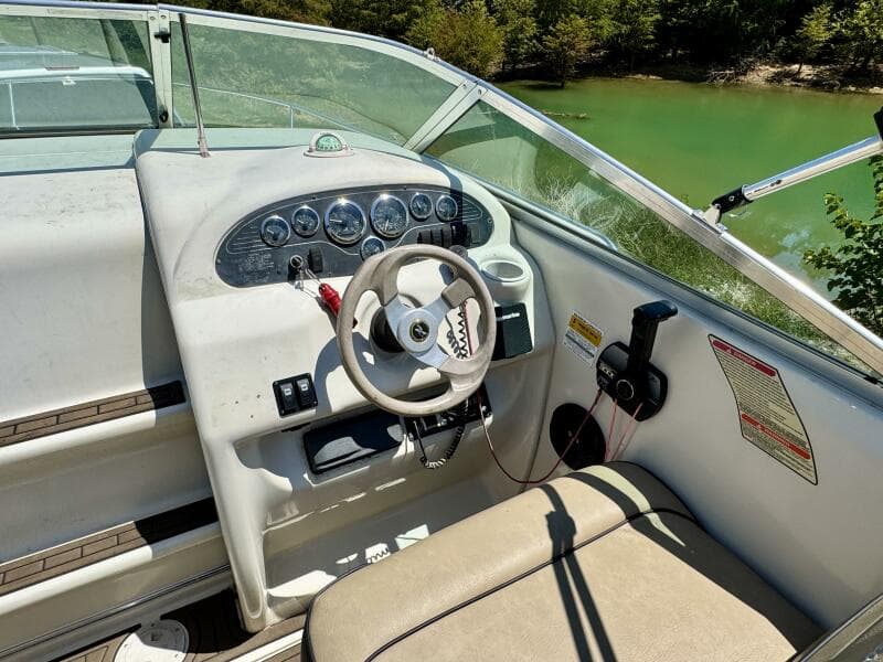 1999 Sea Ray 215 Express Cruiser