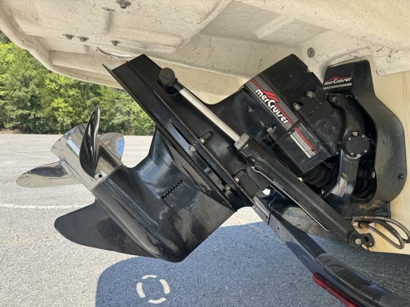 1999 Sea Ray 215 Express Cruiser