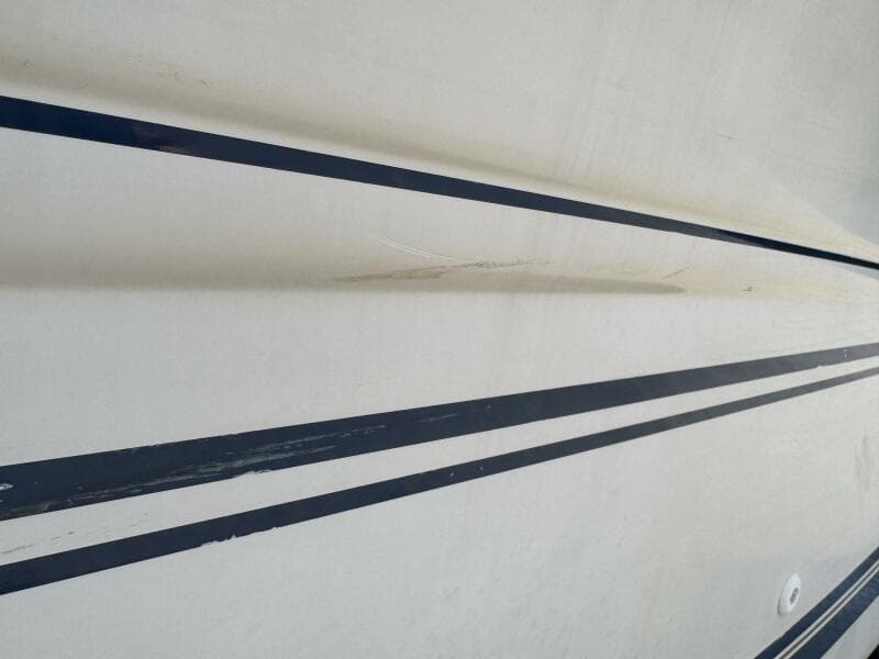 1999 Sea Ray 215 Express Cruiser