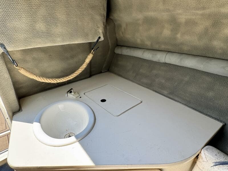 1999 Sea Ray 215 Express Cruiser