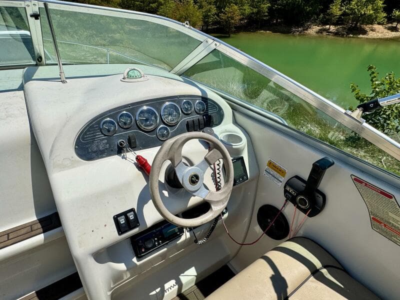 1999 Sea Ray 215 Express Cruiser