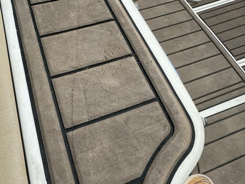 1999 Sea Ray 215 Express Cruiser