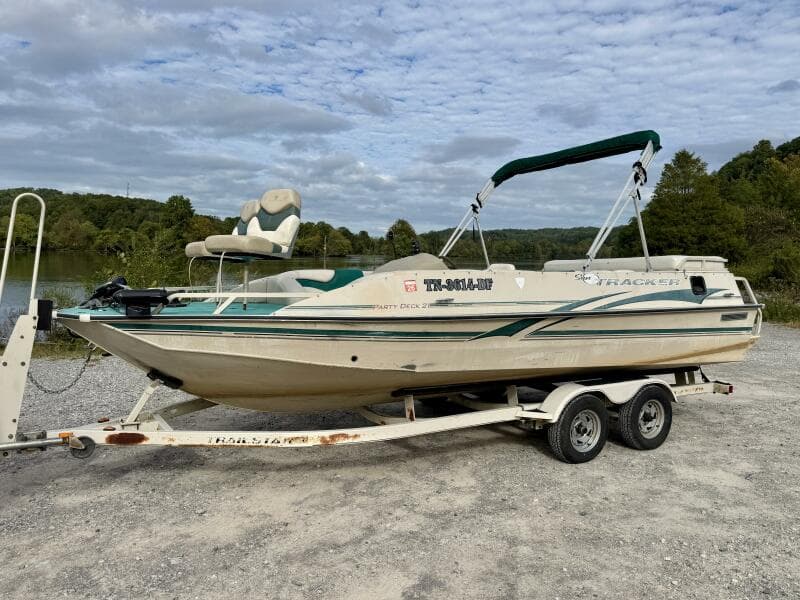 2002 Sun Tracker Party Deck 21