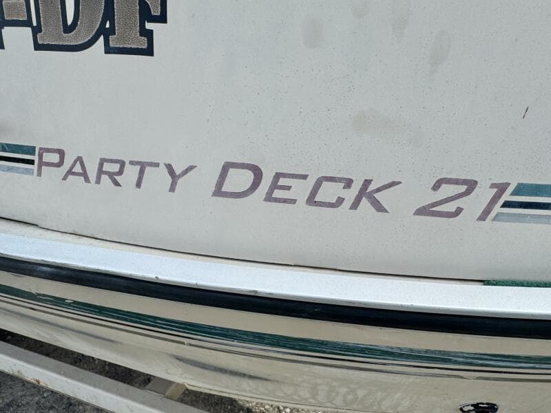 2002 Sun Tracker Party Deck 21